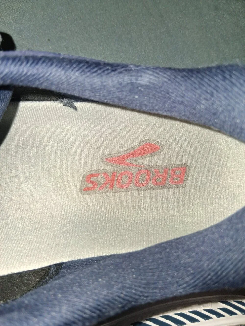Brooks sneskers